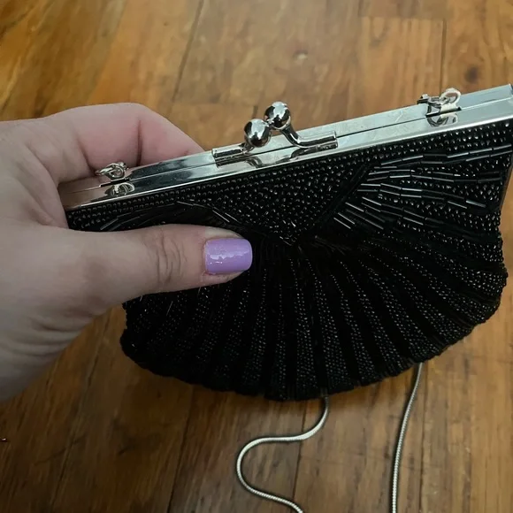 Claudia Barnes vintage black seashell shaped evening bag - Picture 3 of 6